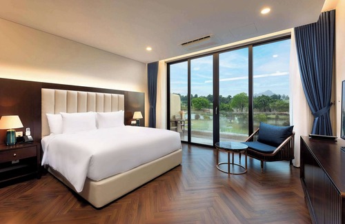 Chuong My Hotel | Wyndham Sky Lake Resort and Villas