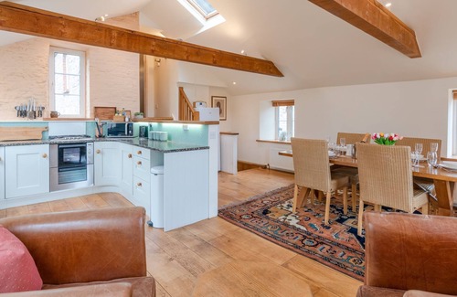 Malmesbury Cottage | Wynyard Mill, Malmesbury - sleeps 6 guests in 3 bedrooms