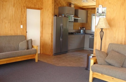 Coromandel House | Wyuna Bay Waterfront Bach - Coromandel Harbour