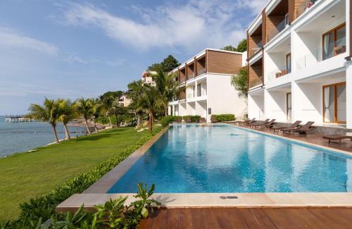 Khanom Hotel | X-Sea Khanom Harbor Bay Resort