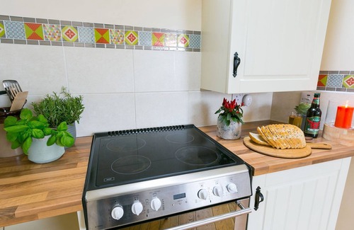 Cylch-Y-Garn Cottage | Y Beudy - a sea view that sleeps 2 guests in 1 bedroom