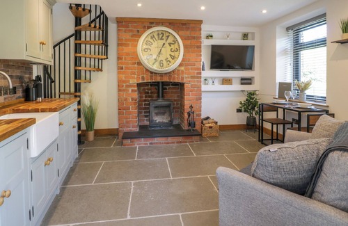 Penmaenpool Cottage | Y BWTHYN, pet friendly, character holiday cottage in Dolgellau