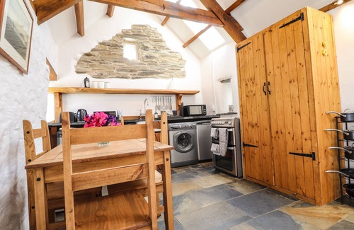 Felindre Farchog Cottage | Y FELIN AT COED CADW, pet friendly in Newport, Pembrokeshire