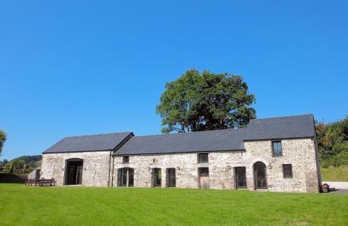 Llandeilo House | Y Stabl