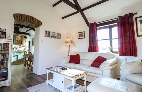 Dwrbach Cottage | Y STABL, romantic, with hot tub in Fishguard