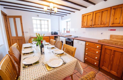 Bodffordd Cottage | Y Wennol - sleeps 8 guests in 3 bedrooms