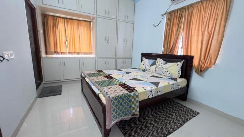 Tirupati Apartment | Yashwithaa Homestay Tirupati - New Hill View Apartments with Balcony, AC, WiFi, TV