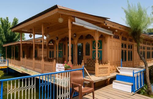 Dal Lake Boat Rental | Yasmeen Group Of Houseboats