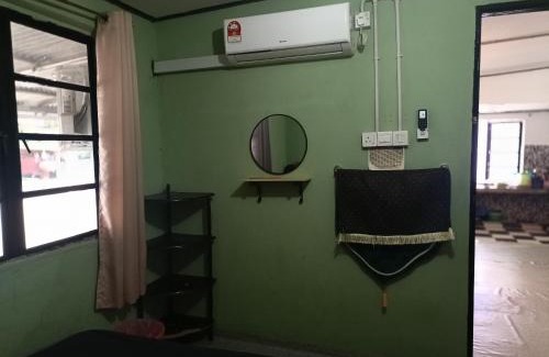 Kampung Pasir Hantu Apartment | Yatie homestay