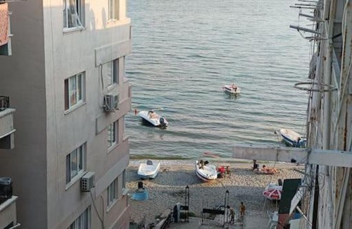 Buyukcekmece Apartment | YAZ-KIŞ, SAHİLDE, SİTEDE, KONFOR, MANZARALI, KLİMALI Daire