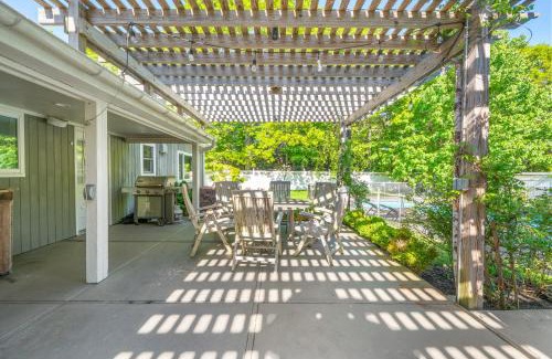 Hampton Bays House | Year-Round Private Jacuzzi - Peaceful Fenced Yard