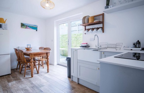 St Brides Cottage | Yellow Cottage - 2 Bedroom Cottage - Dale