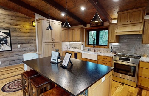 Island Park Cabin | Yellowstone Dreams* 4Br, 2.5Ba, Sleeps 10, Wifi, Bbq Grill, 25 Miles to Yellowstone