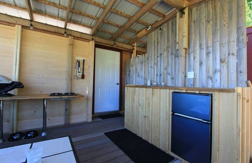 Bay View Cabin | Yeomans By The Caves - Bunky On The Beach