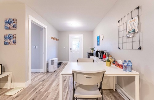Elmsdale Apartment | YHZ Cheerful Private Unit 10 min to Airport