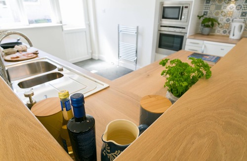 Rhoscolyn Cottage | Ynys Las - a sea view that sleeps 4 guests in 2 bedrooms