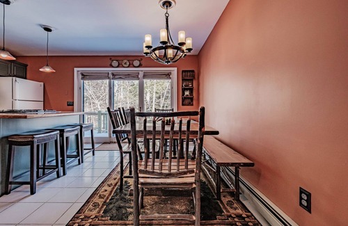 Sunday River Area House | Yogi's Hideaway - Cozy Ski Cabin With-in walking distance to Sunday River Ski Resort!