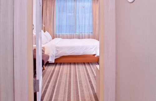 Zhongshan Hotel | Yomi Hotel - ShuangLian MRT