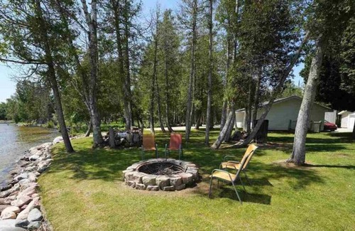 Manistique Cabin | Yoopers Paradise on Indian Lake