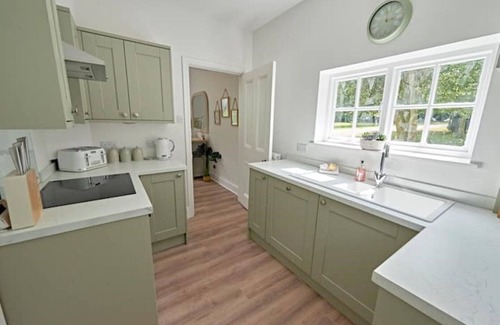 Raywell Cottage | Yorkshire Gate Lodge - Secluded holiday cottage on the Wolds Way