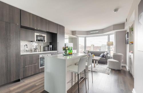Bloor-Yorkville Apartment | Yorkville Luxury 2 Bedroom & Parking
