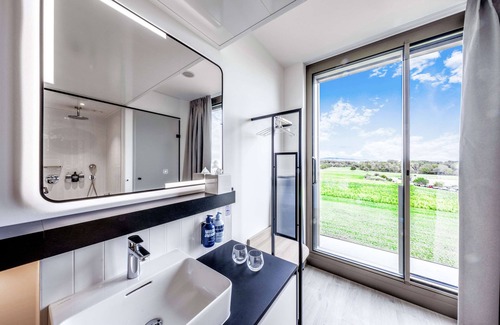 Founex Hotel | YOTEL Geneva Lake