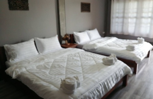 Bang Phra House | Yotin Guest House