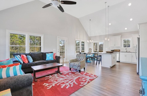 Tranquil Harbour House | You are invited! Come enjoy! Beautiful home within walking distance to beach!