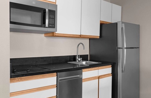 East Lake Hills Hotel | You Found it! Spacious 1BR Suite w/Separate Living Area, Free Breakfast!
