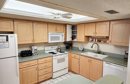 South Island Condo | You will fall in love with Island Winds vacation rental, condo 923, and the.