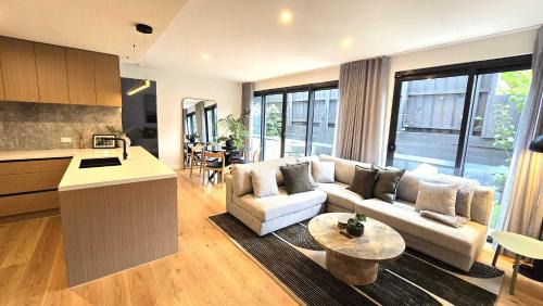 Hampton Apartment | Your 2 Bed Hampton Haven with parking