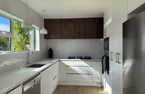 Browns Bay Cottage | Your coastal escape. Walk to the beach. Private spa, whole house access.