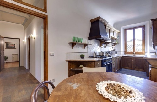 Santo Spirito Apartment | Your home in Firenze Perfect for families and large groups!
