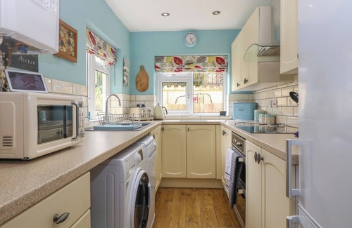 Trefor Cottage | YR ENCIL, pet friendly, character holiday cottage in Trefor