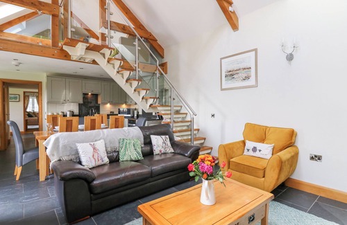 Glandyfi House | YR HEN BEUDY, pet friendly, country holiday cottage in Capel Bangor