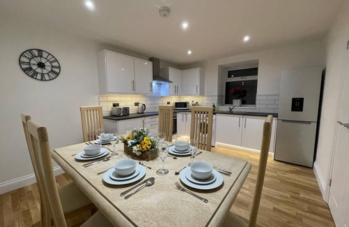 Pontypridd House | Yr Hen Bopty (The Old Bakery)