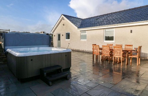 Moelfre House | Yr Hen Feudy