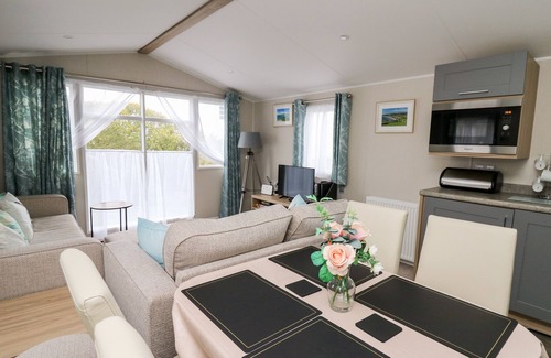 Borth Cottage | YSTWYTH 26, pet friendly, country holiday cottage in Borth