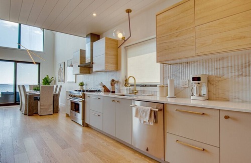 LaHave House | Zen Oceanfront Chalet- Hot Tub & Sauna - Private