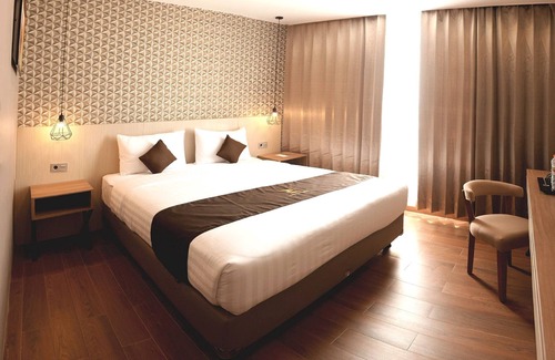 Baubau Hotel | Zenith Premiere Hotel Baubau