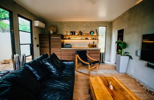 Oatmeal House | Zephyr Treetop Villa w/Mini Hot Tub + Outdoor Shower