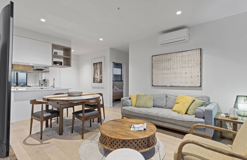 South Melbourne Apartment | Zi apartments - Balcony, Bayview, Sauna, Steam Room & Pool