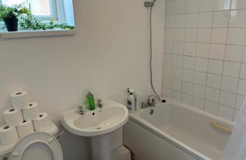 Blyth Apartment | Zinoc Delight, free parking, at City centre, close to the sea & lovely places