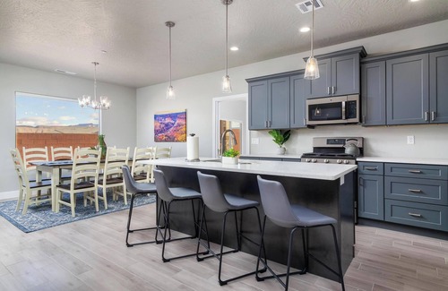 Hurricane House | Zion Adventure: 6BR, Sports Access, Private Pool