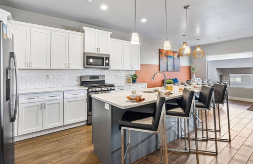 Hurricane House | Zion Village 251|Private Pool, Xbox, Grill, Resort Amenities, and more!