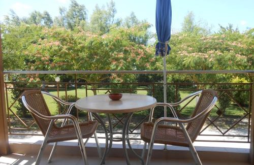 Perama Apartment | Zisis Garden Studios
