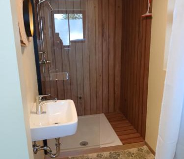 Mittelherwigsdorf Apartment | Zittau - Ferienwohnung Frieda mit Camping Familien, und Biker Hütten am Zittauer Gebirge