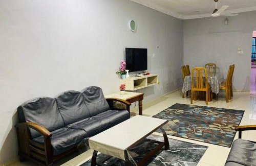 Kampung Jaya House | ZR Homestay Kemaman with 3 Bedroom 2 Bathroom - 2 Room AC 1 Room Fan - Not Sharing House