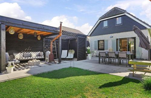 Ouddorp House | Zuiderdiep 12 - Noordzeepark Ouddorp NOT INTENDED FOR COMPANY OR WORK-RELATED STAYS