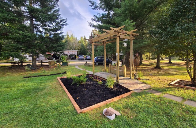 À 15 Minutes du Village Piétonnier de Mont-tremblant, un Immense Chalet Avec spa